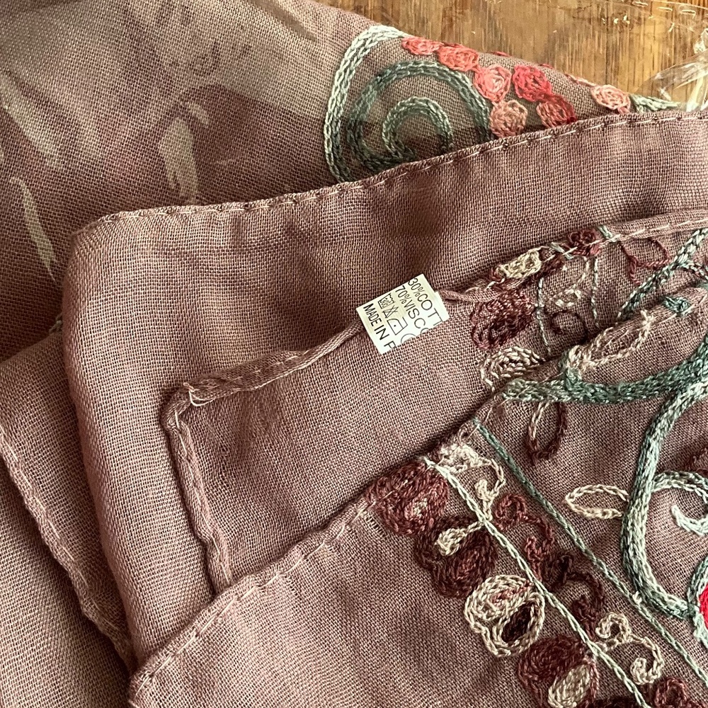 Purple cotton/viscose Scarf with embroidery NWOT - Picture 4 of 4